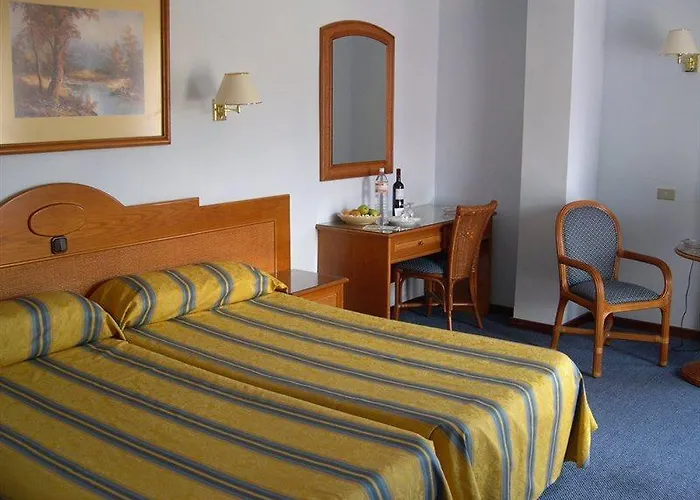 Elegance Miramar Hotel 3*