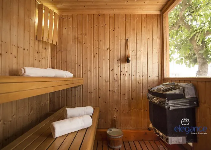 Elegance Miramar Hotel